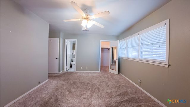 907 Peach Street, El Campo, TX 77437