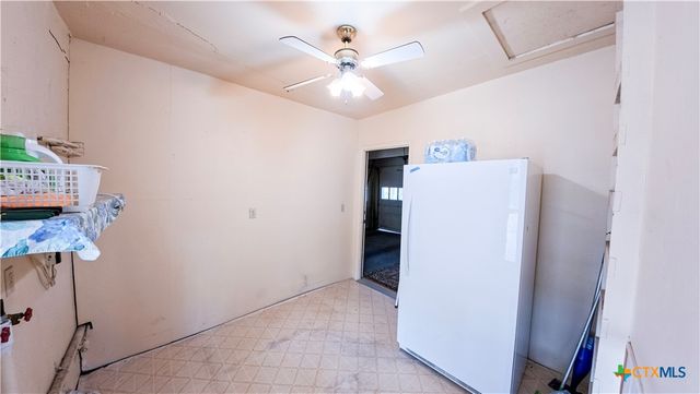 907 Peach Street, El Campo, TX 77437