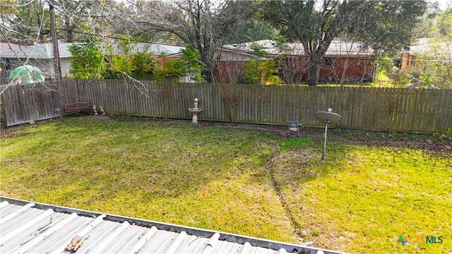 907 Peach Street, El Campo, TX 77437