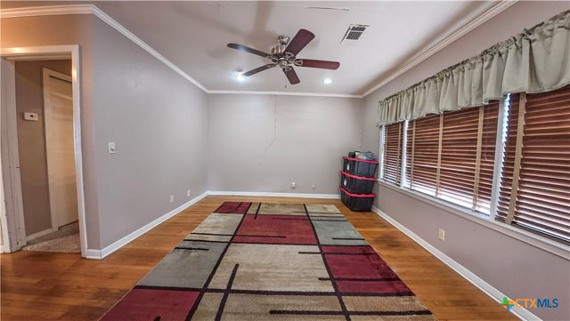 907 Peach Street, El Campo, TX 77437