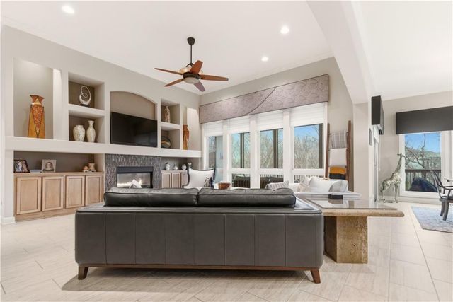 1808 NE Parks Summit Boulevard, Lee's Summit, MO 64064