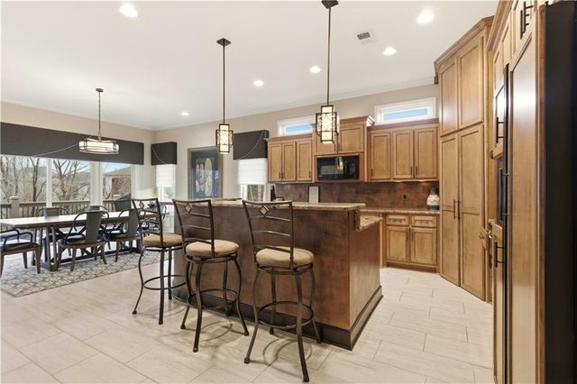 1808 NE Parks Summit Boulevard, Lee's Summit, MO 64064