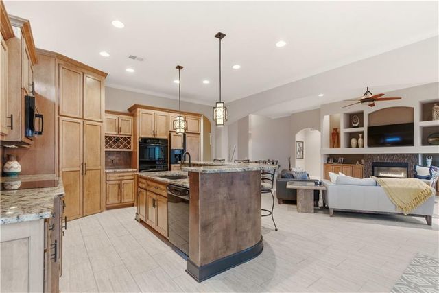 1808 NE Parks Summit Boulevard, Lee's Summit, MO 64064