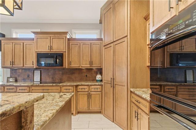 1808 NE Parks Summit Boulevard, Lee's Summit, MO 64064