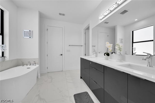 523 NW 16TH PL, Cape Coral, FL 33993