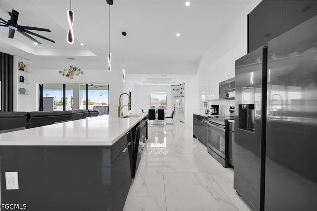 523 NW 16TH PL, Cape Coral, FL 33993