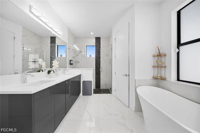 523 NW 16TH PL, Cape Coral, FL 33993