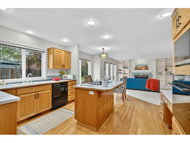 6889 Sw HOLLYBROOK Ct, Wilsonville, OR 97070