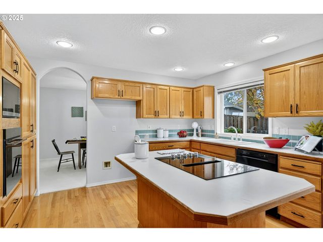 6889 Sw HOLLYBROOK Ct, Wilsonville, OR 97070