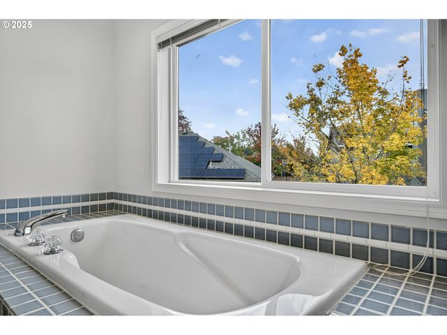 6889 Sw HOLLYBROOK Ct, Wilsonville, OR 97070