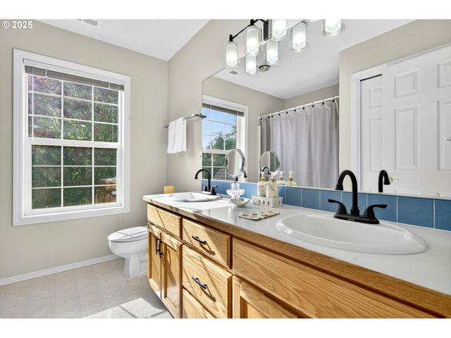 6889 Sw HOLLYBROOK Ct, Wilsonville, OR 97070