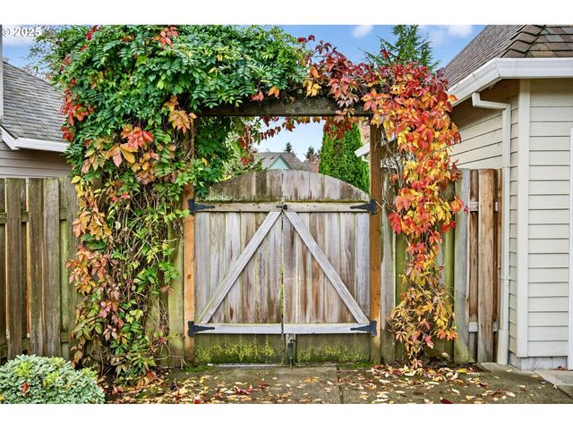 6889 Sw HOLLYBROOK Ct, Wilsonville, OR 97070