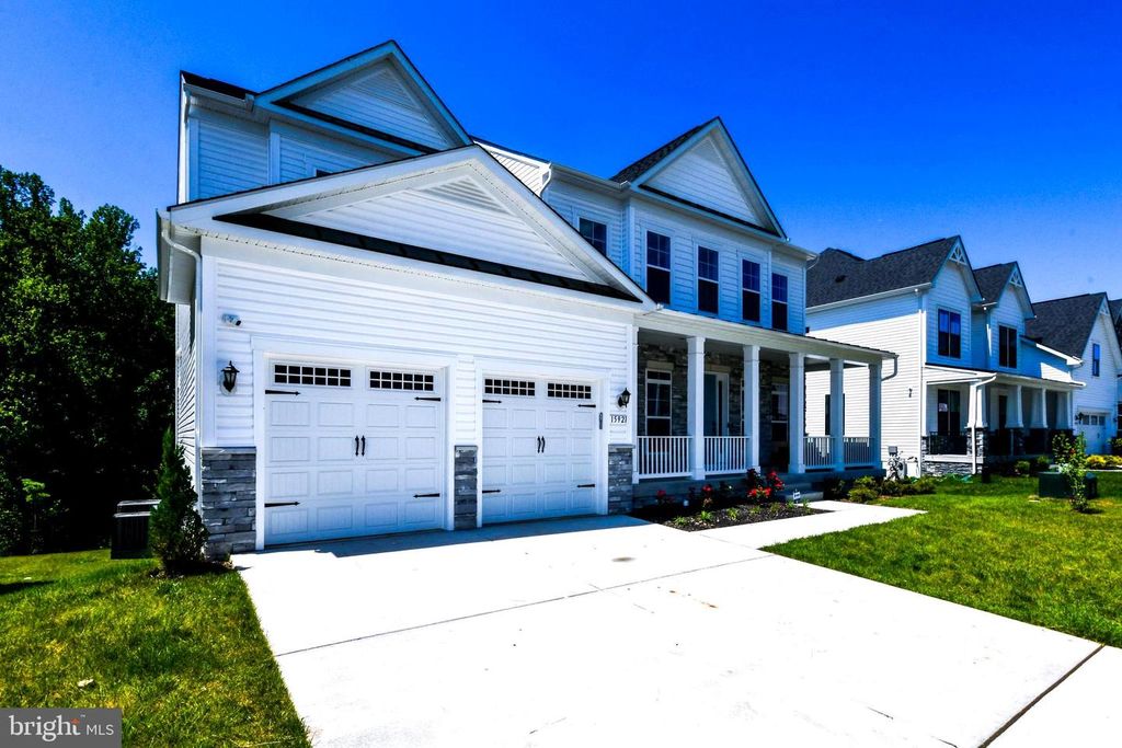 Image 2 of property listing at 15921 HYDE PARK PL, Bowie, MD 20716