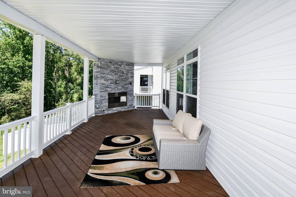 Image 36 of property listing at 15921 HYDE PARK PL, Bowie, MD 20716