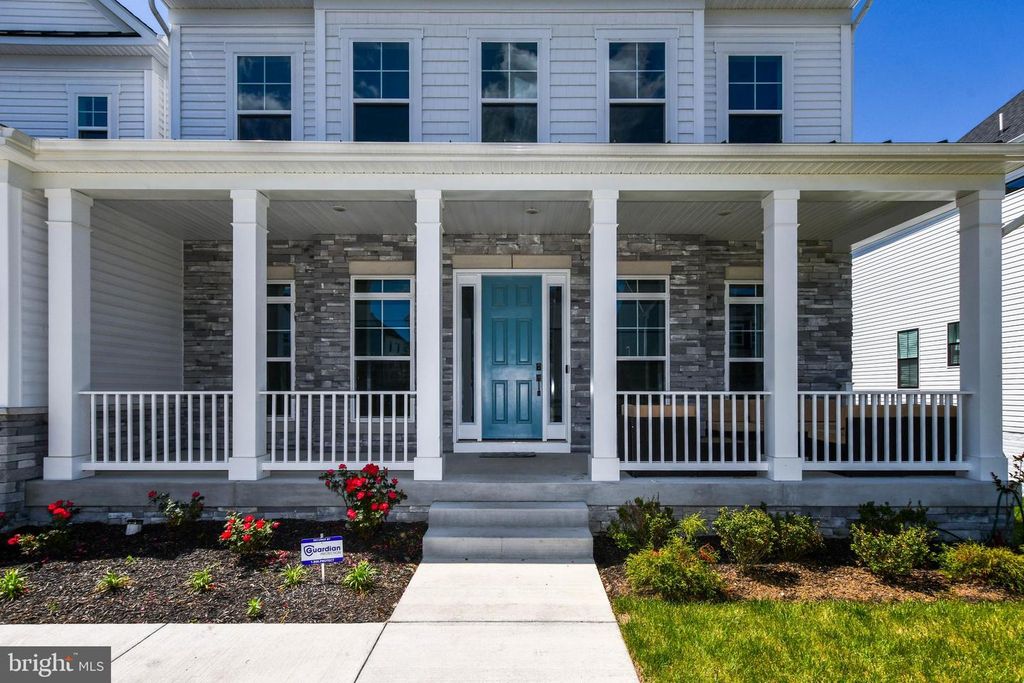Image 4 of property listing at 15921 HYDE PARK PL, Bowie, MD 20716