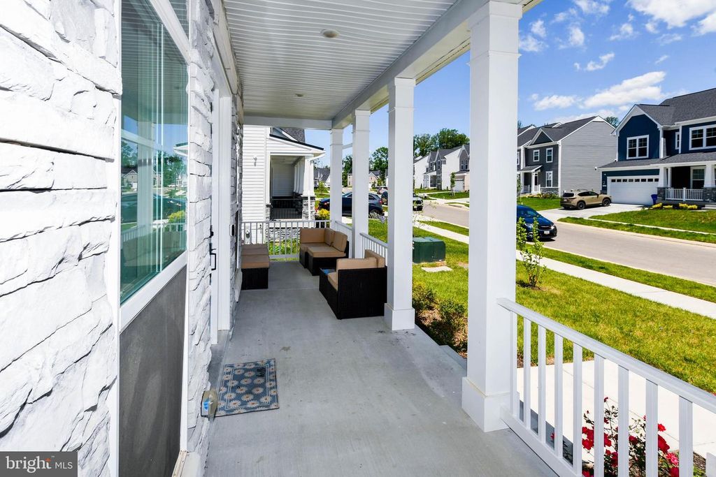 Image 5 of property listing at 15921 HYDE PARK PL, Bowie, MD 20716