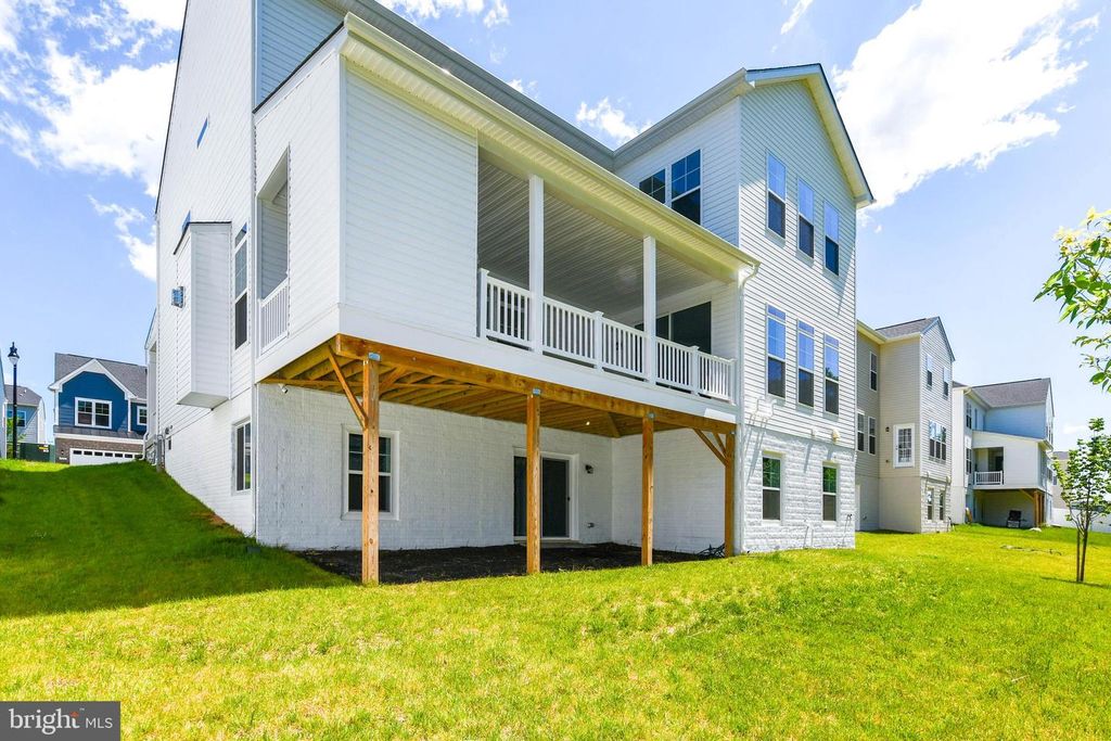 Image 6 of property listing at 15921 HYDE PARK PL, Bowie, MD 20716