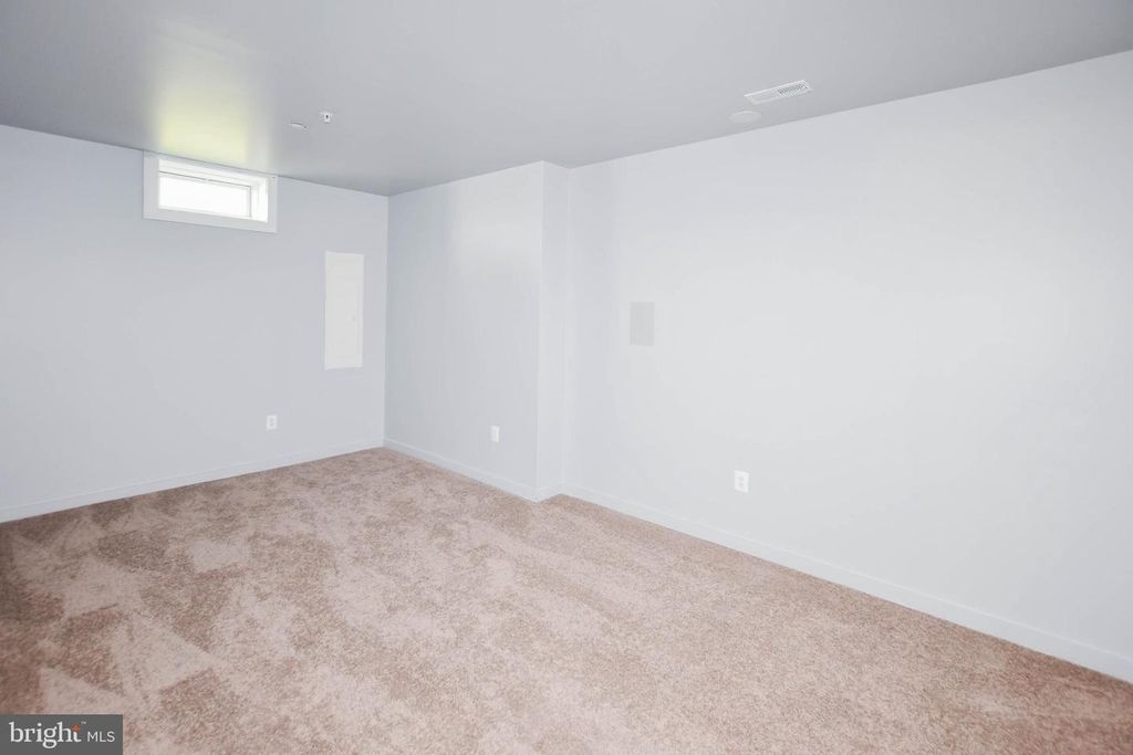 Image 73 of property listing at 15921 HYDE PARK PL, Bowie, MD 20716