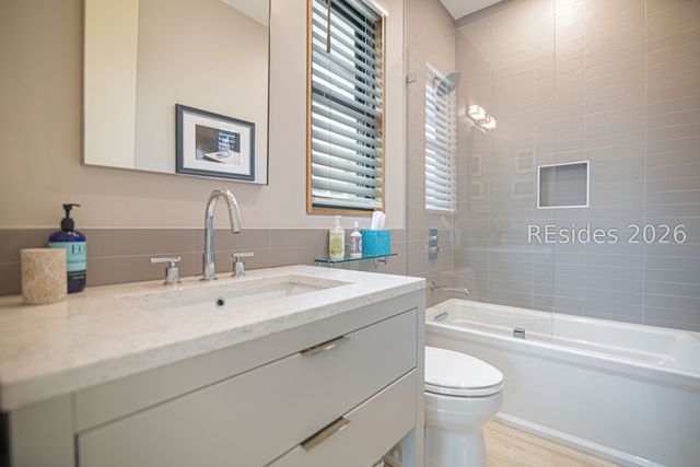 5 Barrier Beach Cv, Hilton Head Island, SC 29928