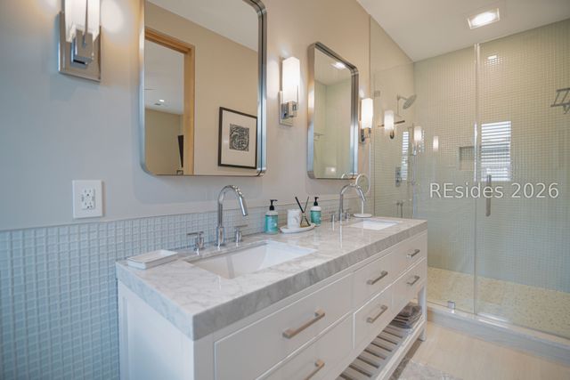 5 Barrier Beach Cv, Hilton Head Island, SC 29928