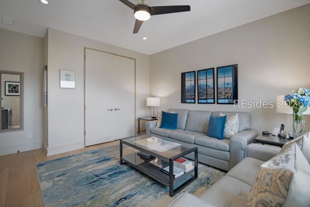 5 Barrier Beach Cv, Hilton Head Island, SC 29928