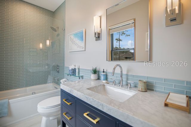 5 Barrier Beach Cv, Hilton Head Island, SC 29928