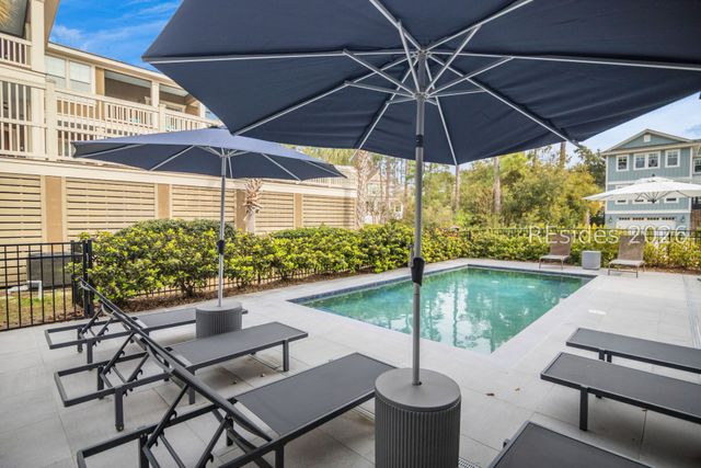 5 Barrier Beach Cv, Hilton Head Island, SC 29928