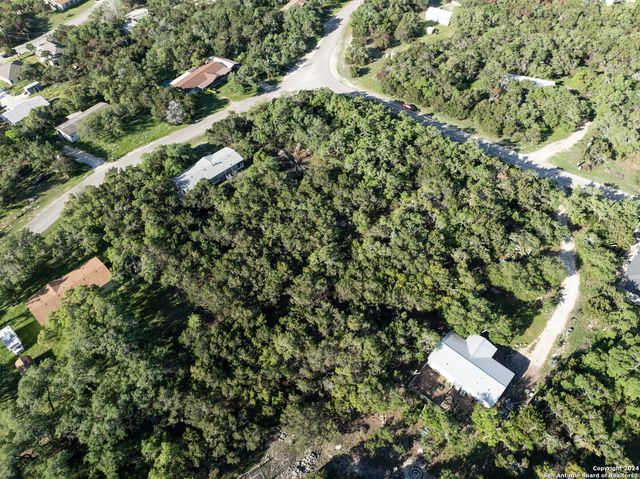 1058 INDIAN HOLW, Spring Branch, TX 78070