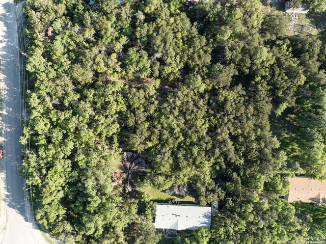 1058 INDIAN HOLW, Spring Branch, TX 78070