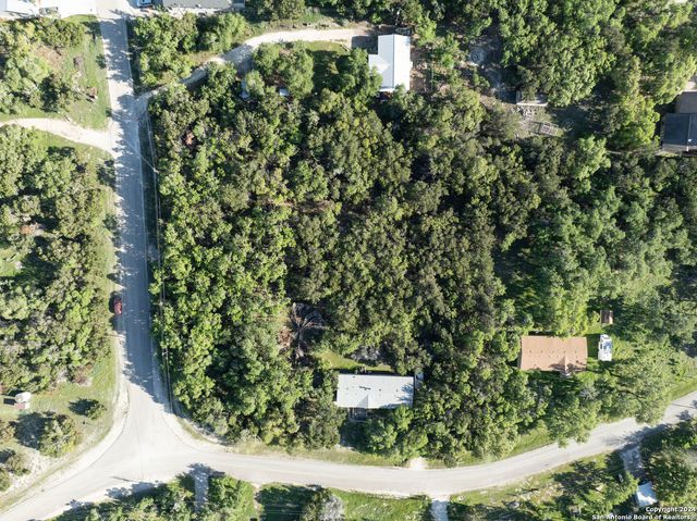 1058 INDIAN HOLW, Spring Branch, TX 78070