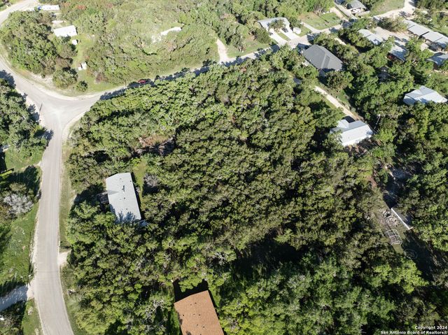 1058 INDIAN HOLW, Spring Branch, TX 78070