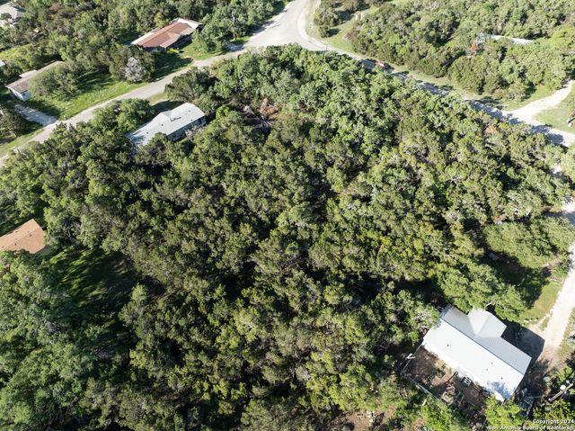1058 INDIAN HOLW, Spring Branch, TX 78070