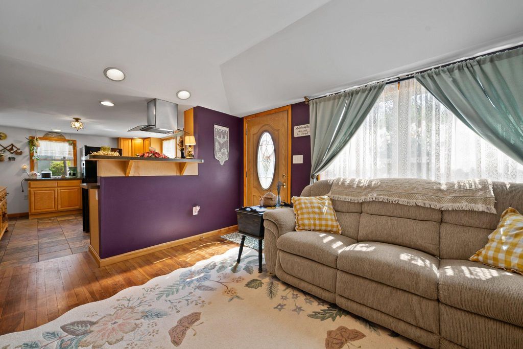 Image 4 of property listing at 753 GILBERT RD, Aberdeen, MD 21001