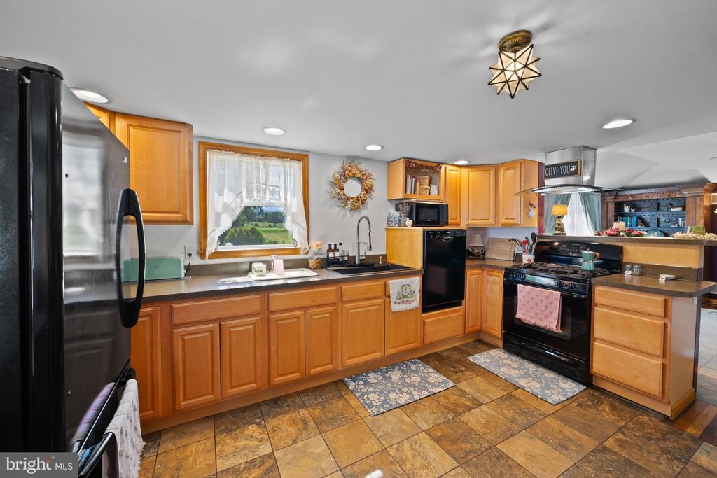 Image 6 of property listing at 753 GILBERT RD, Aberdeen, MD 21001