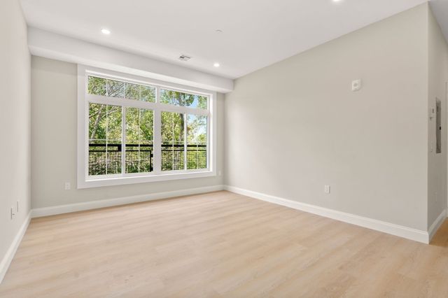 7 Cross St 202, Wilmington, MA 01887
