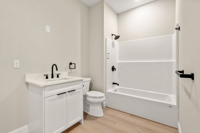 7 Cross St 202, Wilmington, MA 01887