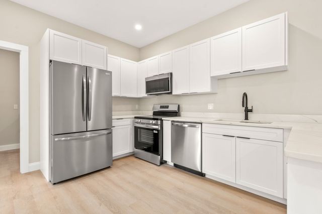 7 Cross St 202, Wilmington, MA 01887