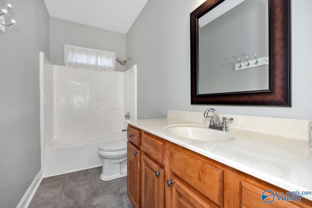 5005 Patriot Park Drive SE, Owens Cross Roads, AL 35763