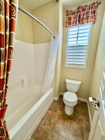 543 Machado St, Los Banos, CA 93635