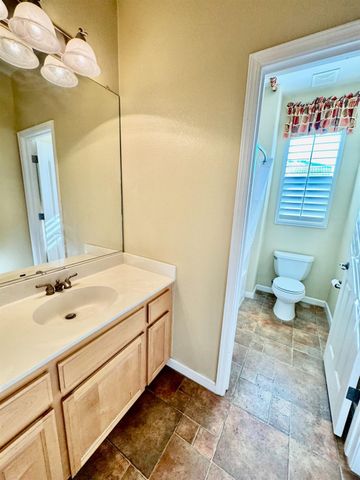 543 Machado St, Los Banos, CA 93635