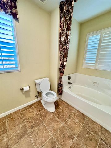 543 Machado St, Los Banos, CA 93635