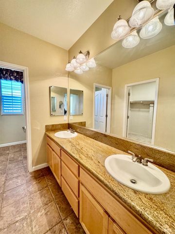 543 Machado St, Los Banos, CA 93635