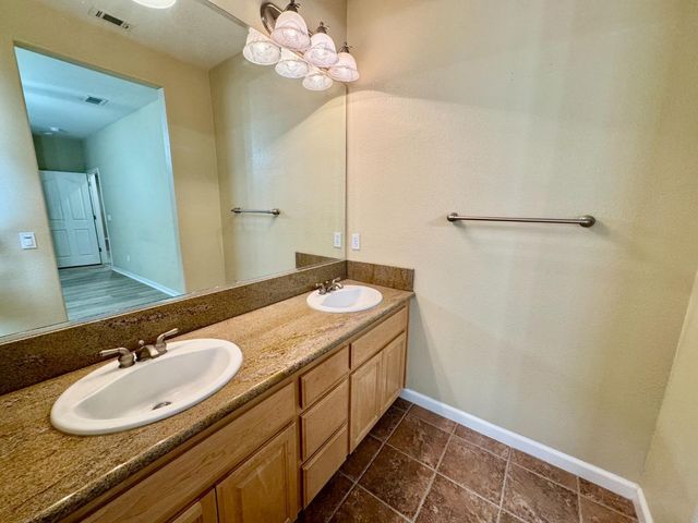 543 Machado St, Los Banos, CA 93635