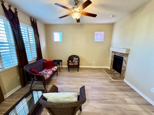 543 Machado St, Los Banos, CA 93635