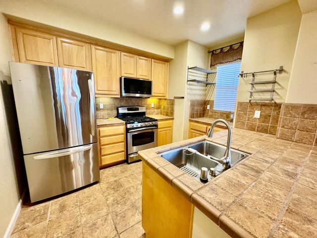 543 Machado St, Los Banos, CA 93635