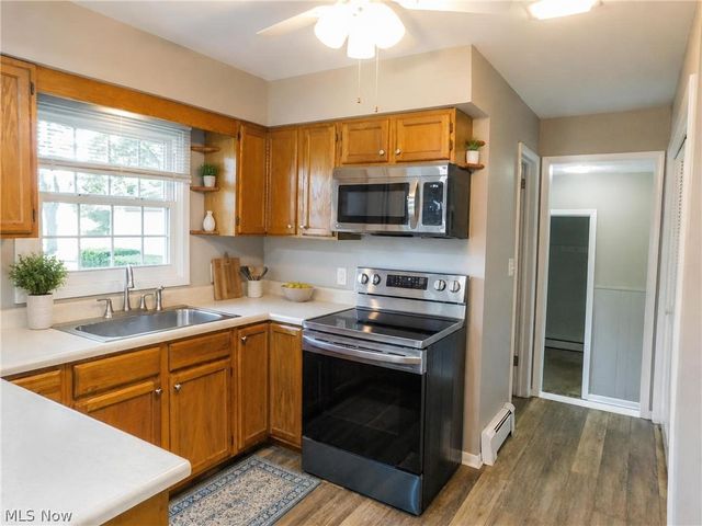 7386 Lake Road, Madison, OH 44057