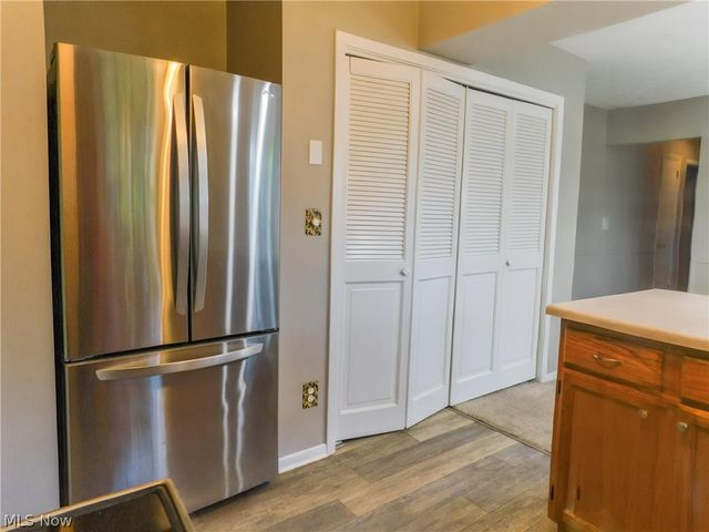 7386 Lake Road, Madison, OH 44057