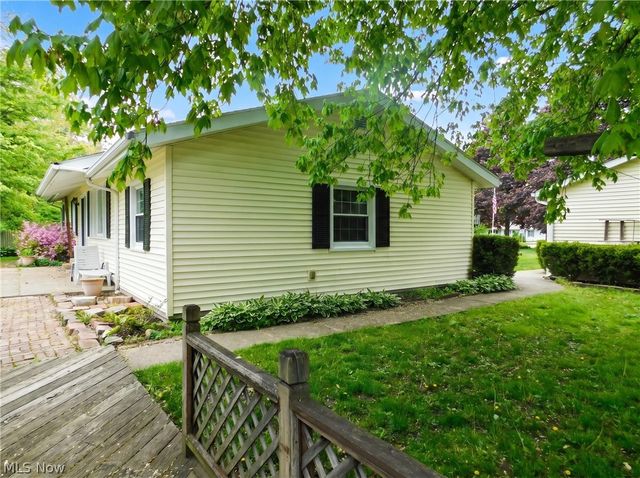 7386 Lake Road, Madison, OH 44057