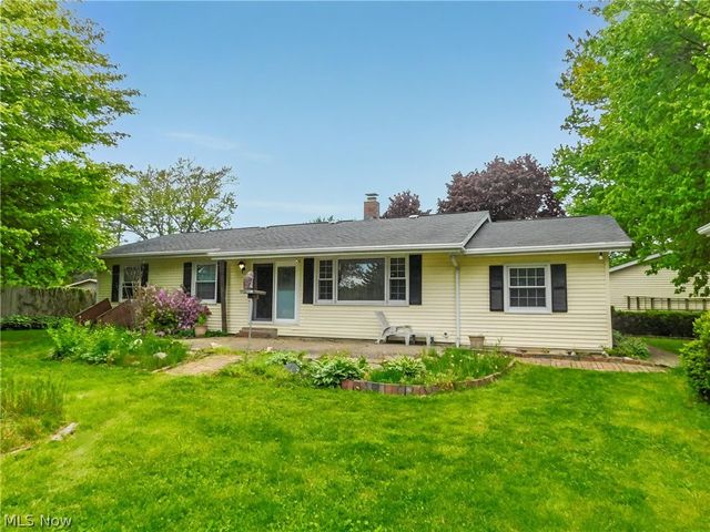 7386 Lake Road, Madison, OH 44057