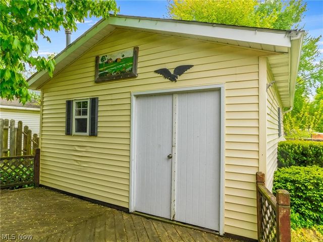 7386 Lake Road, Madison, OH 44057